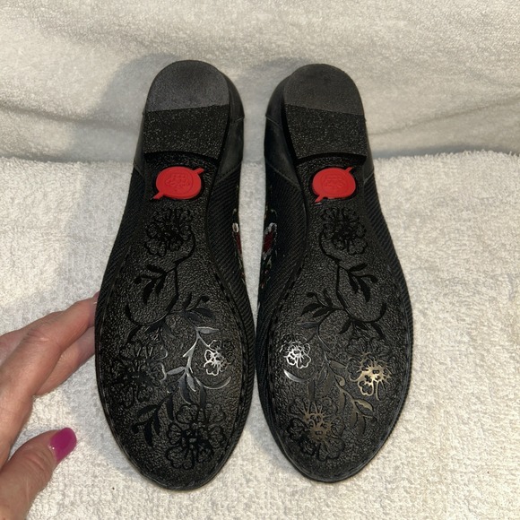 Born Women's Ballet Flat,Floral Embroidered Fabric-Leather,6 M,36.5 EU - Picture 9 of 16